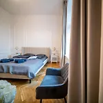 Riverfront Apartamento *