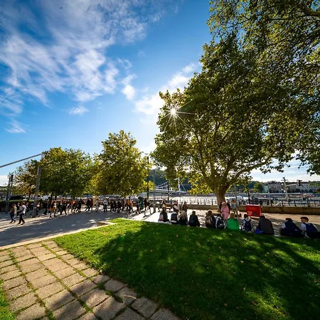 Riverfront Apartamento