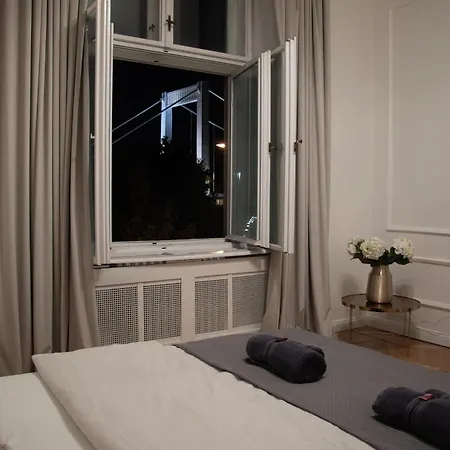 Riverfront Apartamento *